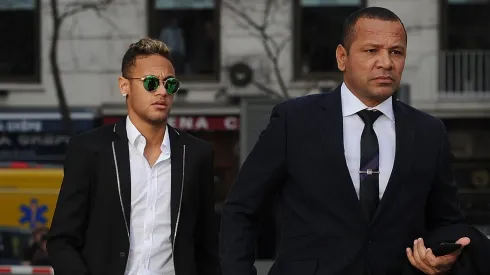 Neymar e Pai durante julgamento em Barcelona, na Espanha