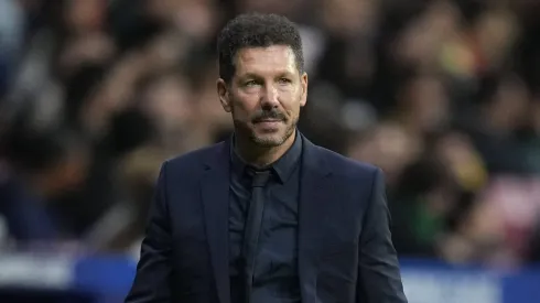 Diego Simeone elogiou o trabalho de Hansi Flick no Barcelona, destacando a qualidade tática e o desempenho da equipe catalã na La Liga e na Champions League. (Foto: IMAGO / Pressinphoto)