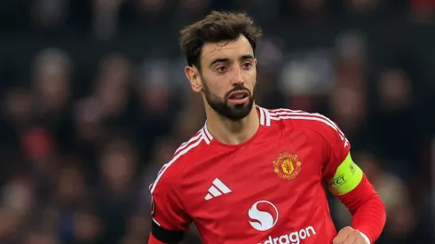 Bruno Fernandes pede foco no desempenho do Manchester United, independentemente da má fase do Manchester City, antes do clássico no Etihad Stadium. (Foto: IMAGO / Pro Sports Images)