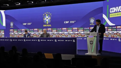 Rodrigo Paiva, Dorival Júnior e Rodrigo Caetano durante convocação da Seleção Brasileira