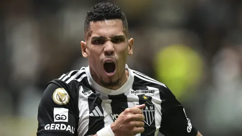 Palmeiras aceita envolver multicampeão em troca de jogadores envolvendo Paulinho, do Atlético Mineiro. (Photo by Pedro Vilela/Getty Images)