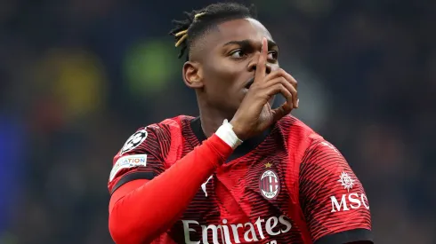 Barcelona decide vender grande estrela para fechar com o atacante Rafael Leão (Photo by Marco Luzzani/Getty Images)