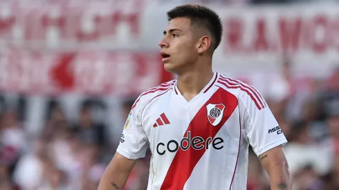 Claudio Echeverri em jogo emprestado ao River Plate