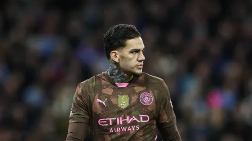 Ederson em partida pelo Manchester City