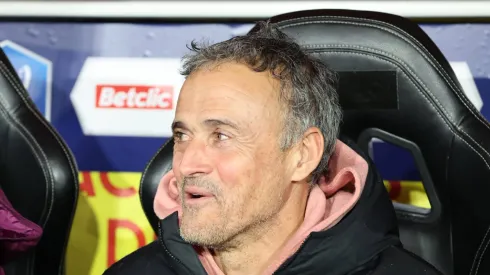 Atacante da Premier League recebe aval do PSG de Luis Enrique.