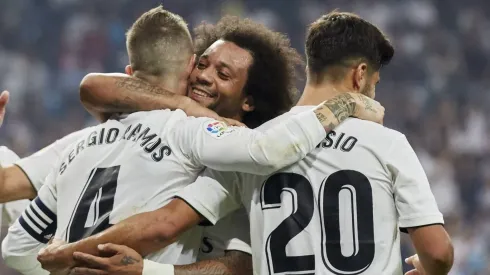 Jogadores do Real Madrid comemoram gol.
