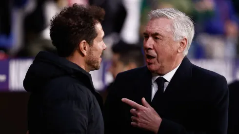 Carlo Ancelotti e Diego Simeone em Atlético de Madrid x Real Madrid.