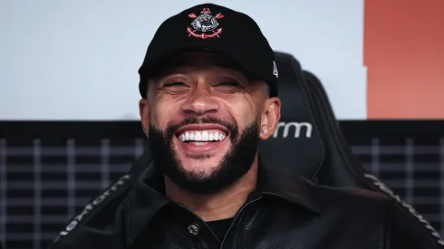 De férias, Memphis Depay age nos bastidores para fechar acordo no exterior para o Corinthians. Foto: Ettore Chiereguini/AGIF