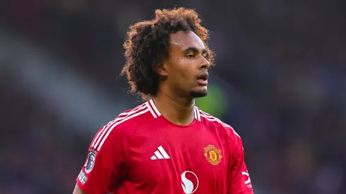 Joshua Zirkzee em partida contra o Bournemouth