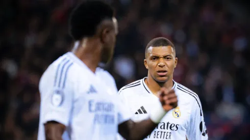 Vini Jr e Mbappé durante o jogo do Real Madrid.