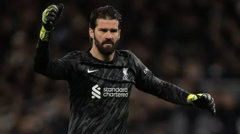 Alisson é peça fundamental no elenco do Liverpool - Foto: Imago