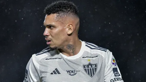 Paulinho jogador do Atlético-MG durante partida contra o Vasco no estádio São Januário