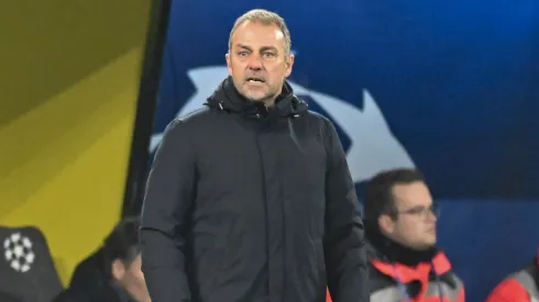 Treinador do Barcelona, Hansi Flick, em partida contra o Borussia Dortmund