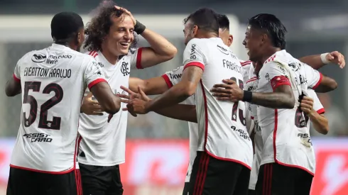 Jogadores do Flamengo comemorando gol contra o Cruzeiro em partida do Brasileirão 2024. Cruzeiro fez proposta oficial por Fabrício Bruno