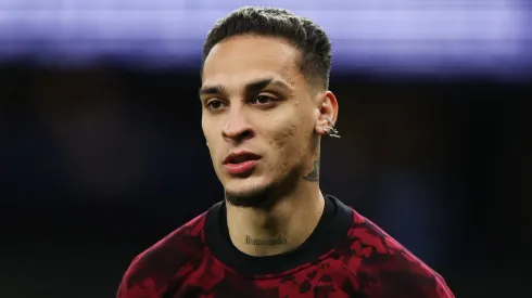 Antony se prepara para deixar o Manchester United e define onde quer jogar. (Photo by Alex Pantling/Getty Images)