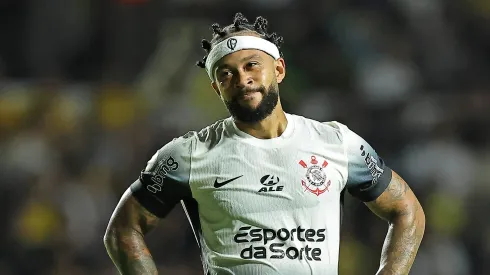 Corinthians teme pela saída Memphis Depay após erro gravíssimo de Augusto Melo nos bastidores. (Photo by Heuler Andrey/Getty Images)
