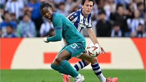 Após superar desafios no Barcelona, Moussa N’Diaye tem impressionado com sua evolução, chamando a atenção de clubes como o Nottingham Forest, que negocia sua contratação. (Foto: Divulgação)