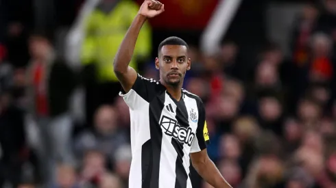 Barcelona aceita troca de jogadores com o Newcastle por Isak e negociação ganha desfecho. (Photo by Stu Forster/Getty Images)