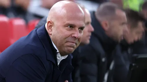 A chegada de Arne Slot ao Liverpool trouxe resultados imediatos e surpreendentes, revitalizando a equipe após a saída de Jurgen Klopp. (Foto: Alex Livesey/Getty Images)