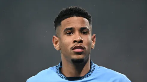 Savinho ofusca Jack Grealish. (Photo by Justin Setterfield/Getty Images)