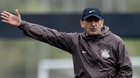Técnico do Corinthians, Ramón Díaz pode ter até 5 nomes no elenco principal. Foto: Rodrigo Coca/Agência Corinthians