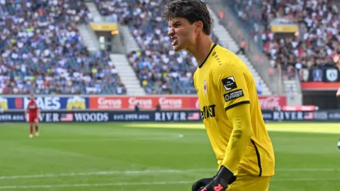 Senne Lammens, de 22 anos, é a nova promessa do gol na Bélgica. Após assumir a titularidade no Antwerp e demonstrar habilidade em jogos decisivos, o goleiro chamou a atenção de clubes como Arsenal e Manchester United.(Foto: IMAGO / Belga)