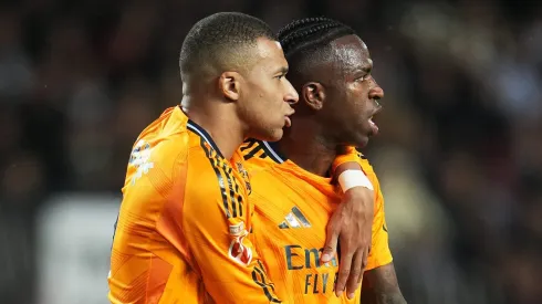 Mbappé e VIni Jr pelo Real Madrid (Photo by Aitor Alcalde/Getty Images)
