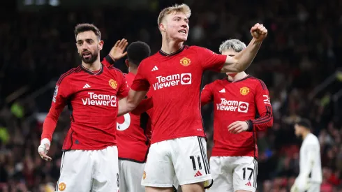 Hojlund e Bruno Fernandes comemorando gol contra o Sheffield United. United planeja ouvir propostas por seus jogadodes. Foto: Alex Livesey