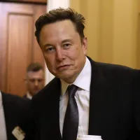 Donos do Liverpool decidem sobre venda bilionária para Elon Musk