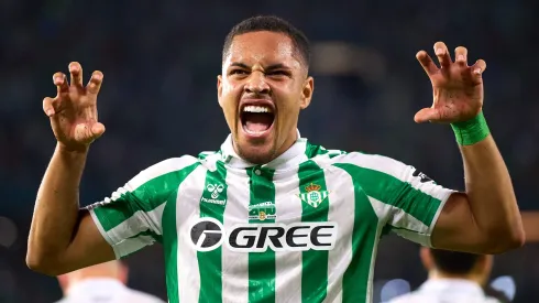 Vitor Roque defende o Real Betis e Ansu Fati também pode defender o clube, segundo portal. (Photo by Fran Santiago/Getty Images)
