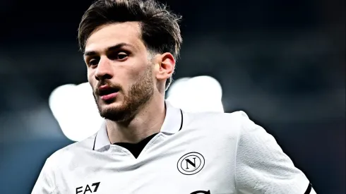 Khvicha Kvaratskhelia é alvo do PSG, que busca um acordo e oferece jogador do elenco (Photo by Simone Arveda/Getty Images)