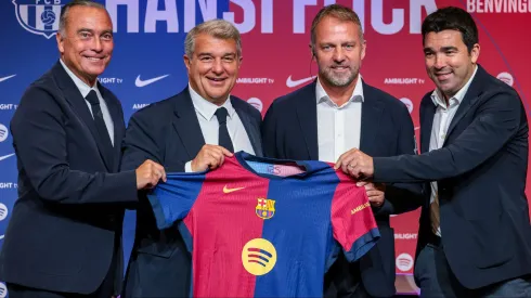 Diretoria e técnico do Barcelona na apresentação de Hansi Flick. Nome de Kimmich é avaliado pelo clube catalão. Foto: Eric Alonso