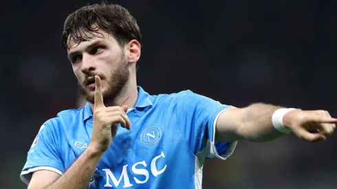Khvicha Kvaratskhelia comemorando durante partida do Napoli