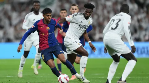 Lamine Yamal sendo marcado por Tchouameni