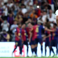 Jogadores do Real Madrid em estado de choque no banco após desastre contra o Barcelona