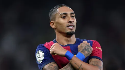 Raphinha ajuda Arsenal nos bastidores. (Photo by Yasser Bakhsh/Getty Images)