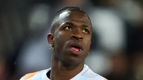 VALENCIA, SPAIN - JANUARY 03: Vinicius Junior of Real Madrid warms up prior to the LaLiga match between Valencia CF and Real Madrid CF at Estadio Mestalla on January 03, 2025 in Valencia, Spain. (Photo by Aitor Alcalde/Getty Images)