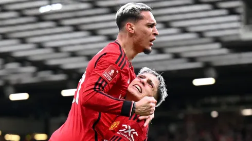 Antony e Garnacho pelo Manchester United. O segundo é alvo do Tottenham (Photo by Michael Regan/Getty Images)