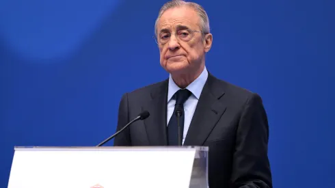 Florentino Perez discursando na apresentação de Mbappé. Presidente desistiu da contratação de Arnold em janeiro. Foto: David Ramos