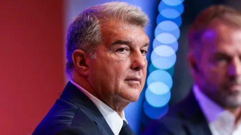 Laporta enumera motivos para atacante deixar o Barcelona e anunciar craque da Premier League (Photo by Eric Alonso/Getty Images)