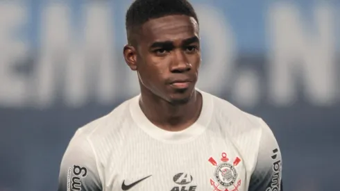 Corinthians pega todos de surpresa e topa troca de jogadores envolvendo Félix Torres. Foto: Robson Mafra/AGIF