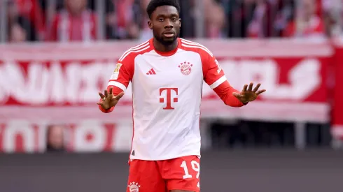 Davies decide sair do Bayern em definitivo. Foto: Alexander Hassenstein/Getty Images