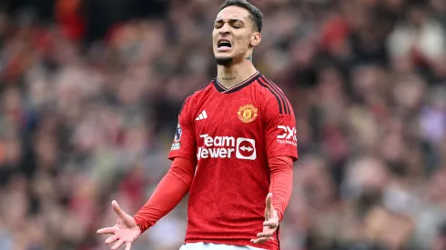 Antony em campo pelo Manchester United. Foto: Michael Regan/Getty Images