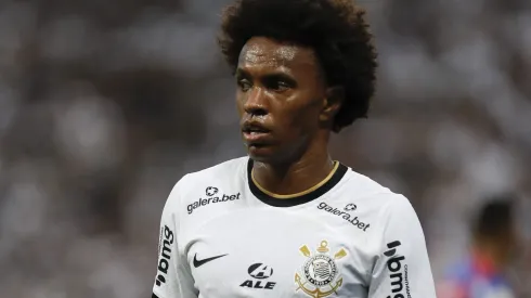 Willian, ex-Corinthians e Chelsea, pode vestir após passagem frustrada pelo Olympiacos. (Photo by Ricardo Moreira/Getty Images)
