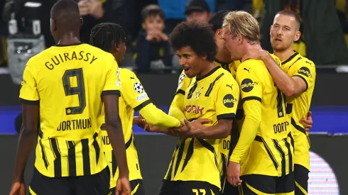 Jogadores do Borussia comemorando gol na Champions League. Chelsea possui interesse em promessa do clube alemão. Foto: Dean Mouhtaropoulos