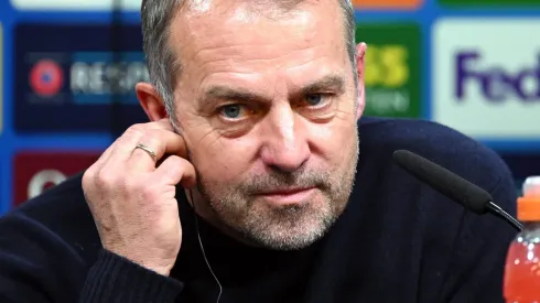 Hansi Flick em coletiva de imprensa do Barcelona