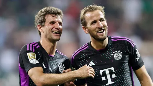 Müller, ao lado de Kane. Ele pode pegar todos de surpresa e deixar de atuar pelo Bayern de Munique (Photo by Christof Koepsel/Getty Images)
