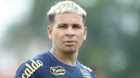 Soteldo recusa o River Plate e chega a acordo para trocar o Santos por SAF brasileira. Foto: Reinaldo Campos/AGIF