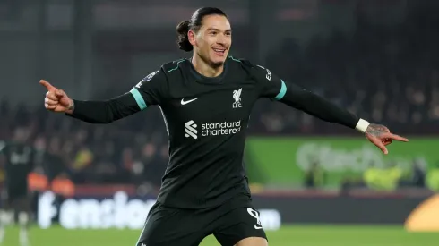 Frank destacou a superioridade do time comandado por Arne Slot, tanto em termos táticos quanto pela profundidade do elenco, que foi decisiva para garantir o resultado. (Foto de Ryan Pierse/Getty Images)