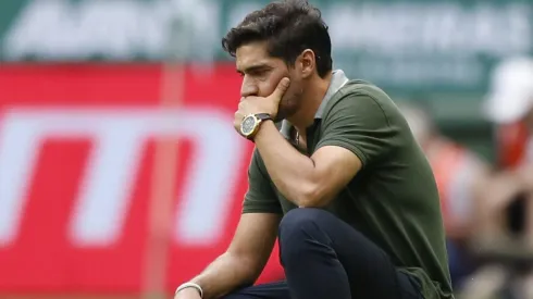 Após o empate contra o Noroeste, o técnico reforçou a importância de mesclar a base com contratações estratégicas, enquanto ajusta o time nos primeiros jogos do Campeonato Paulista. (Foto por Miguel Schincariol/Getty Images)